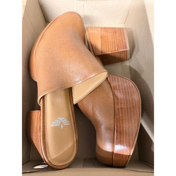 Fortress of Inca Ava Handmade Leather Women's Clogs - Picture 8 of 8